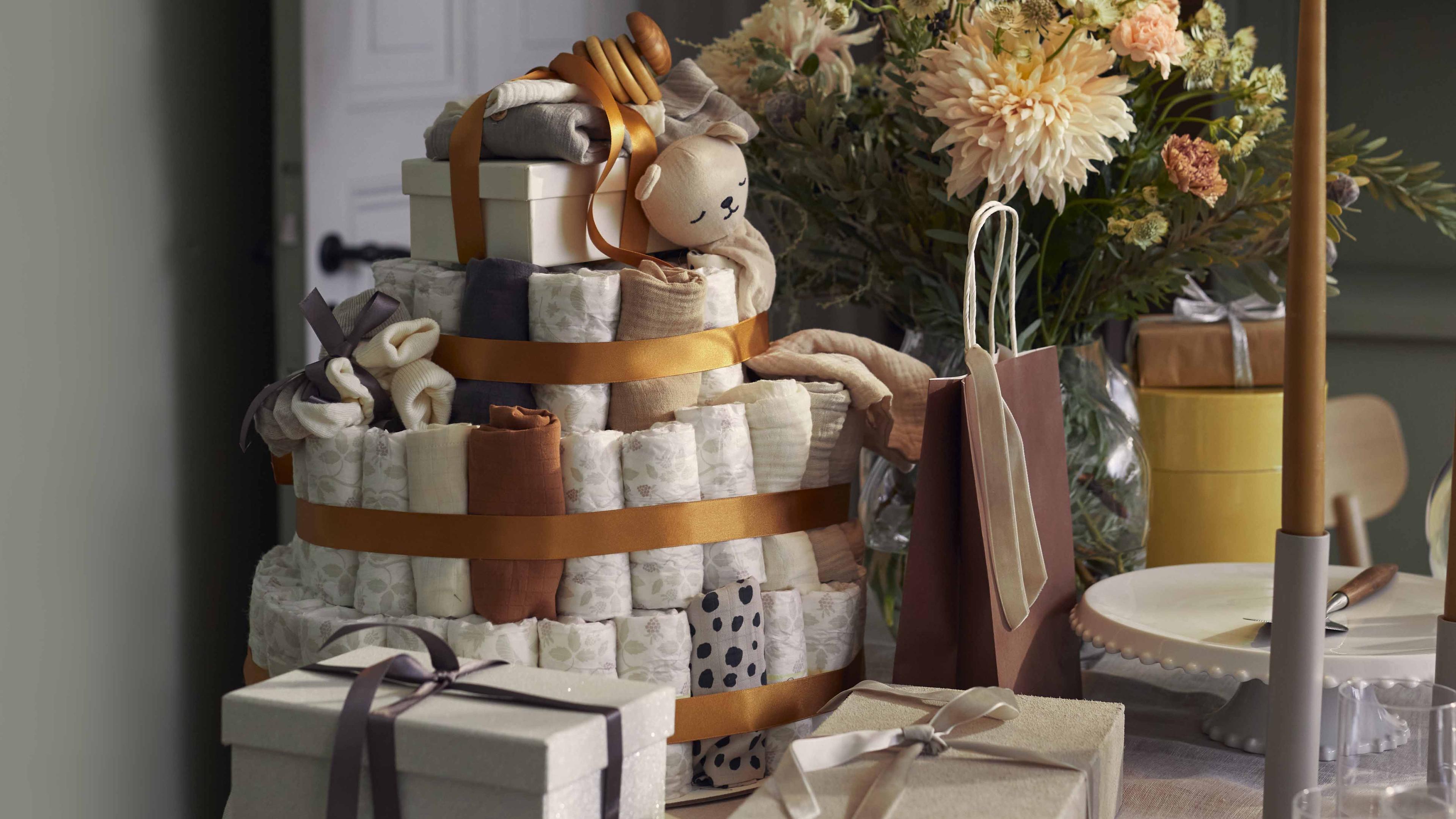 How to make a diaper cake, Baby Shower inpsiration - BabyBjörn