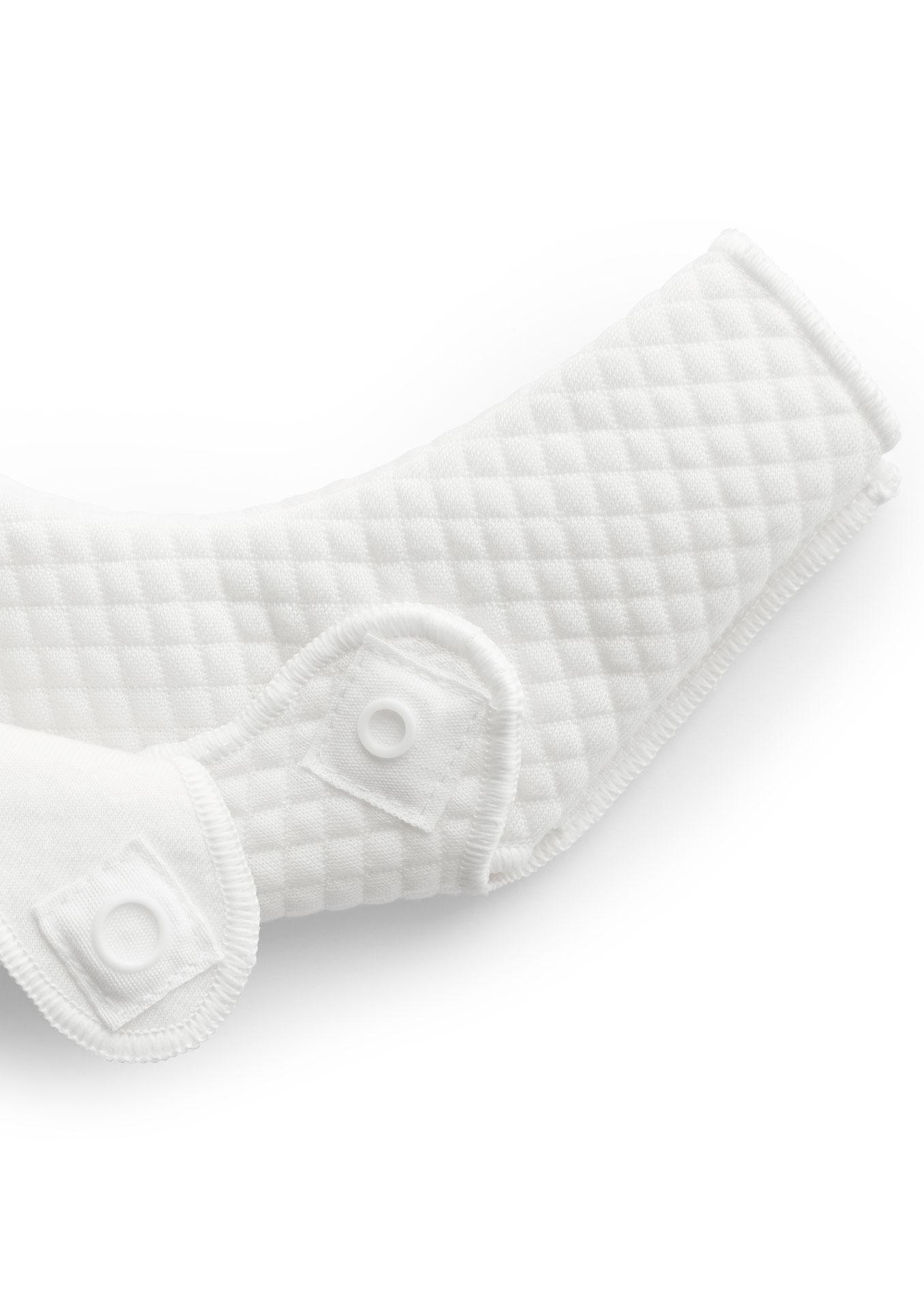 Baby Carrier One bib for protecting the carrier - BabyBjörn