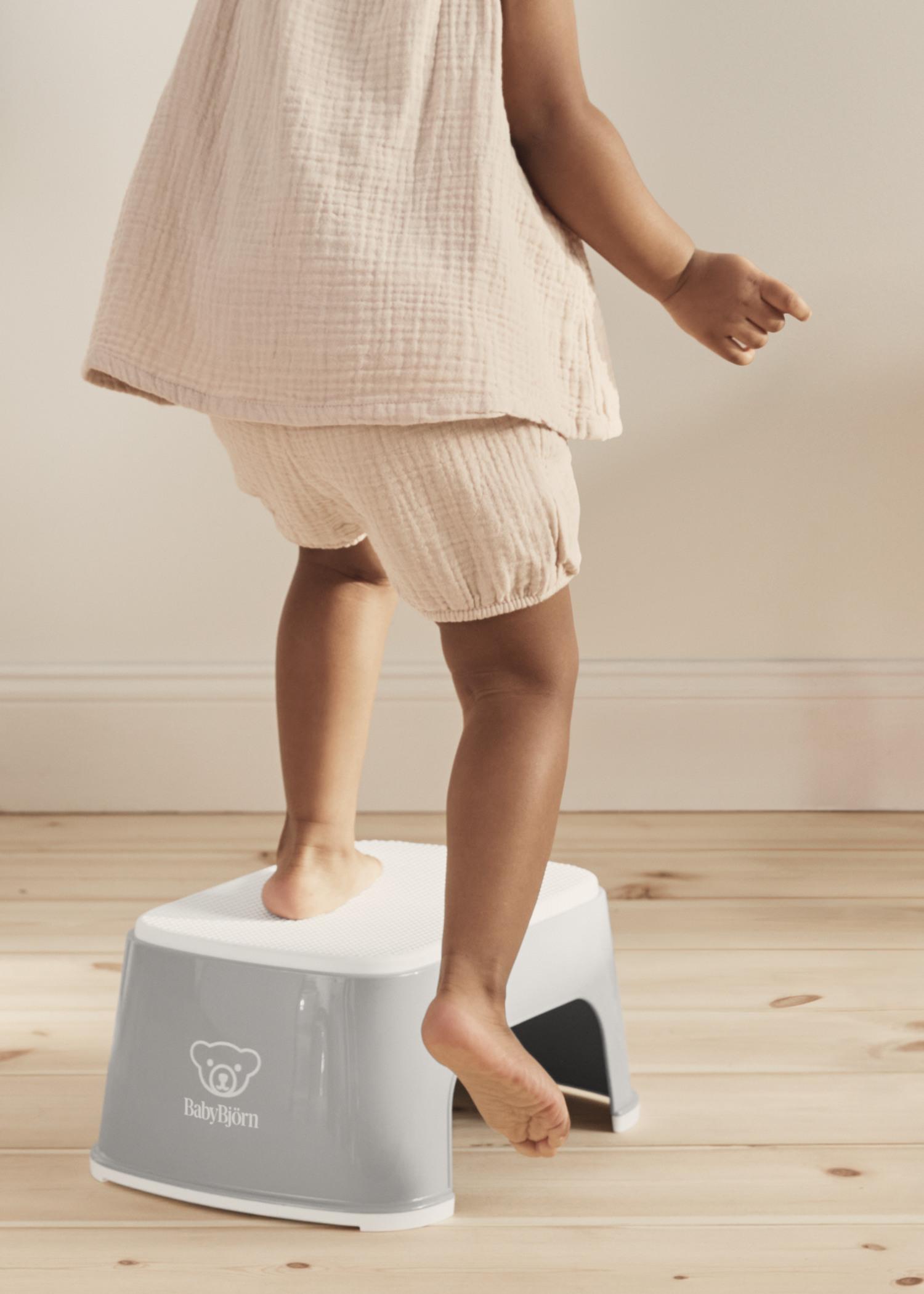 Step Stool Gray/White BabyBjörn