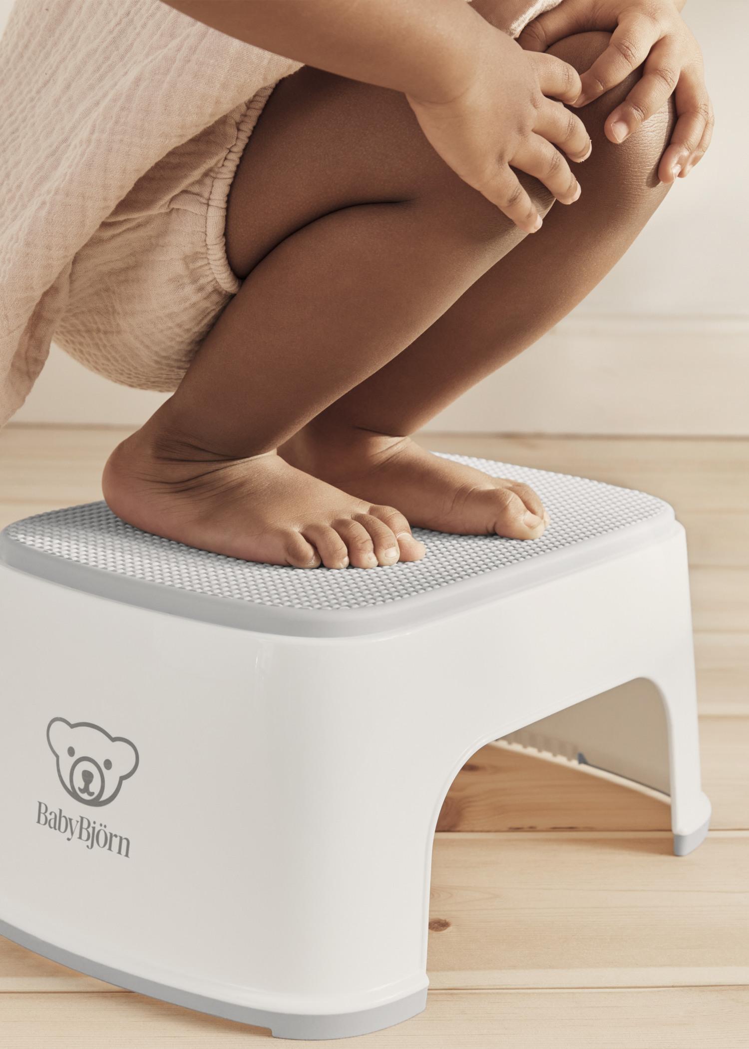 Step Stool in White BPA-free plastic - BabyBjörn