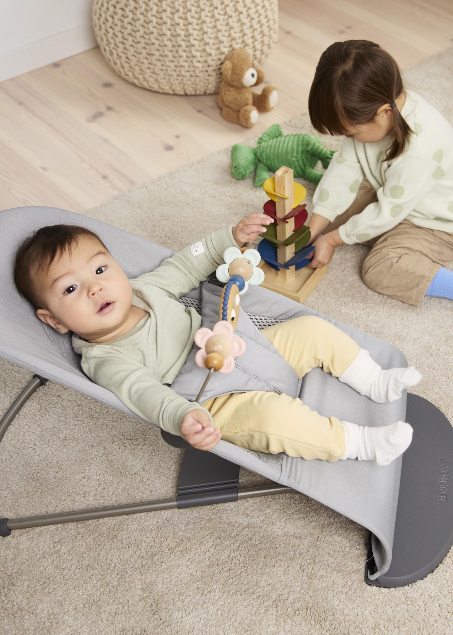 Bouncer Balance Soft in Light grey Woven/Jersey Trifabric with toy bar googly eyes pastel
