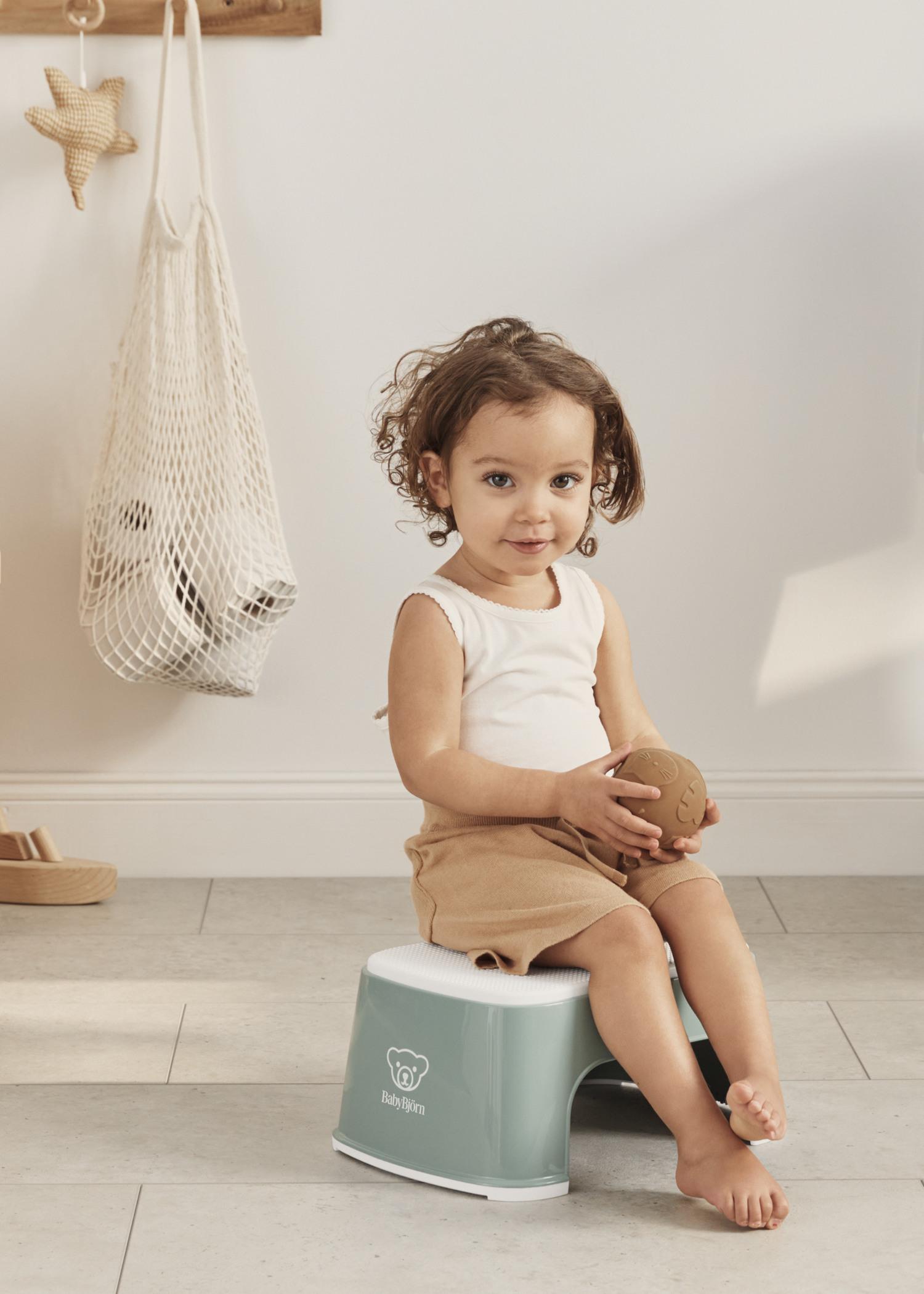 Step Stool Deep green/White BabyBjörn