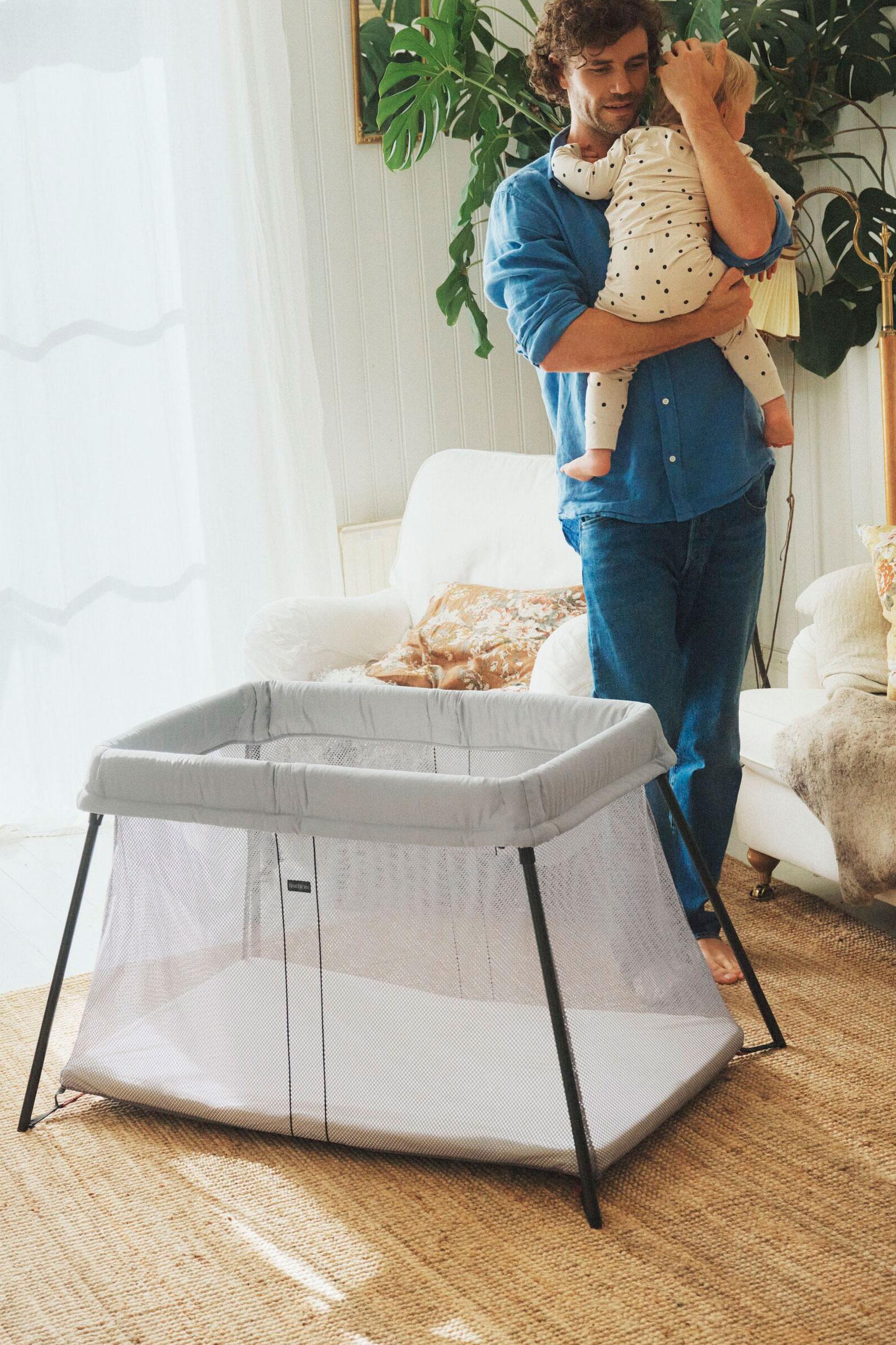 Travel Crib Light in silver mesh - BabyBjörn
