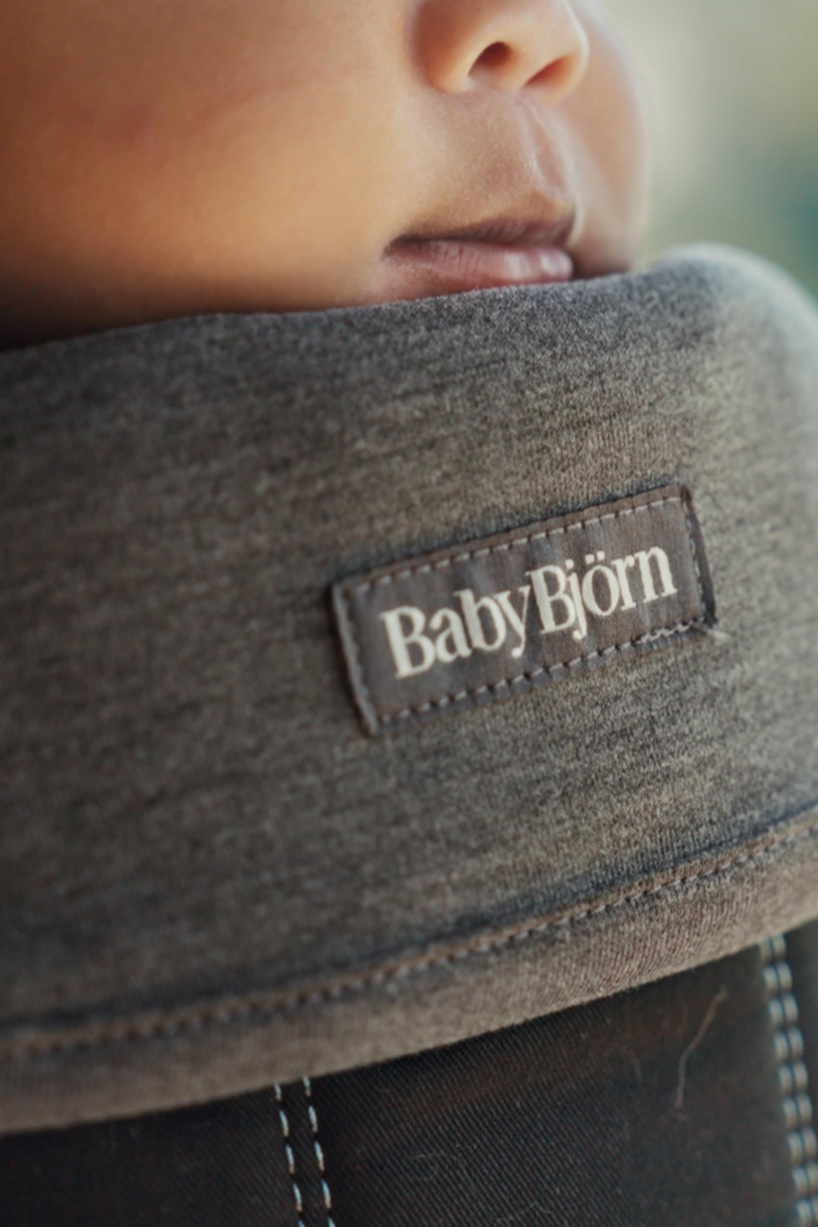Bib for Baby Carrier Mini and Move Jersey Dark Grey BabyBjörn