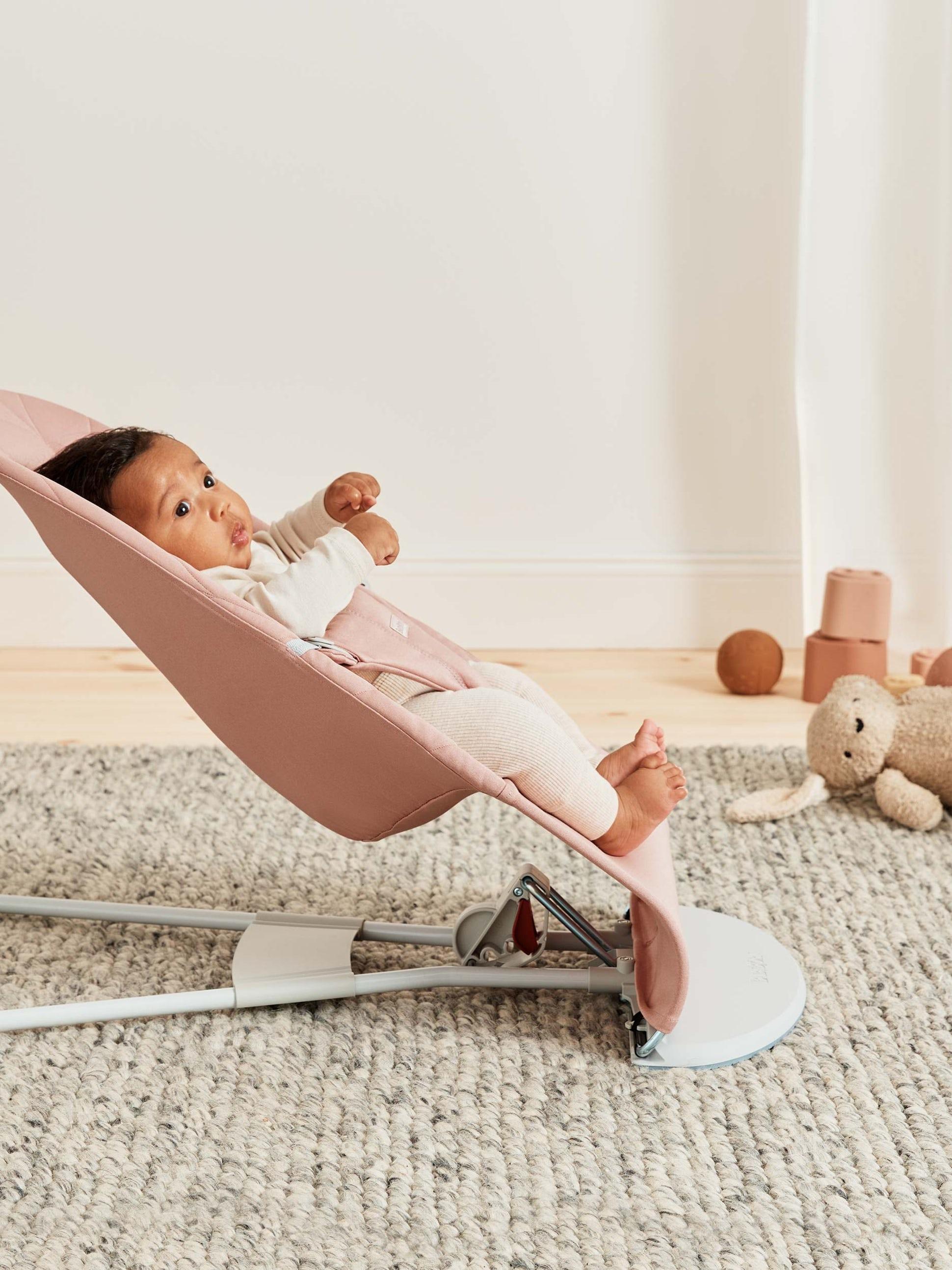Bouncer Bliss Dusty pink - Cotton, Petal quilt - Light gray frame BabyBjörn