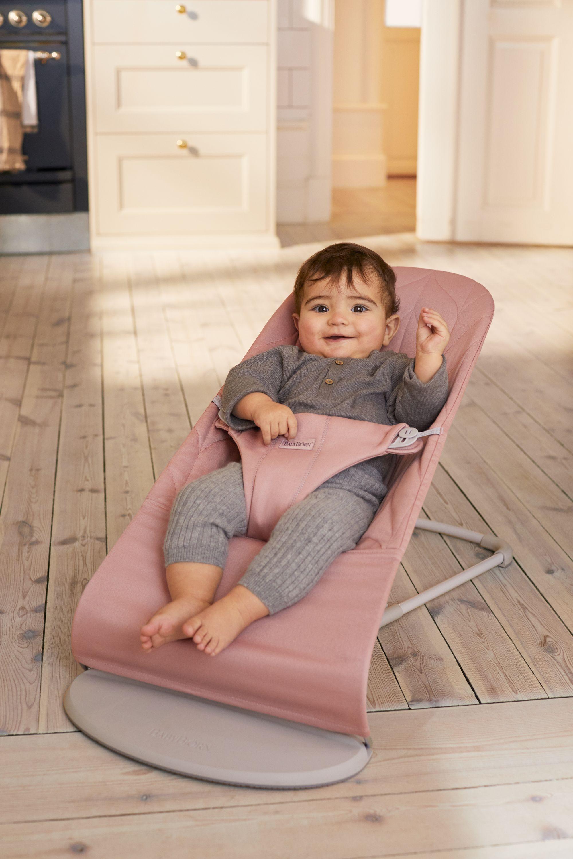 Bouncer Bliss in Dusty Pink Wovel Petal Quilt - BabyBjörn