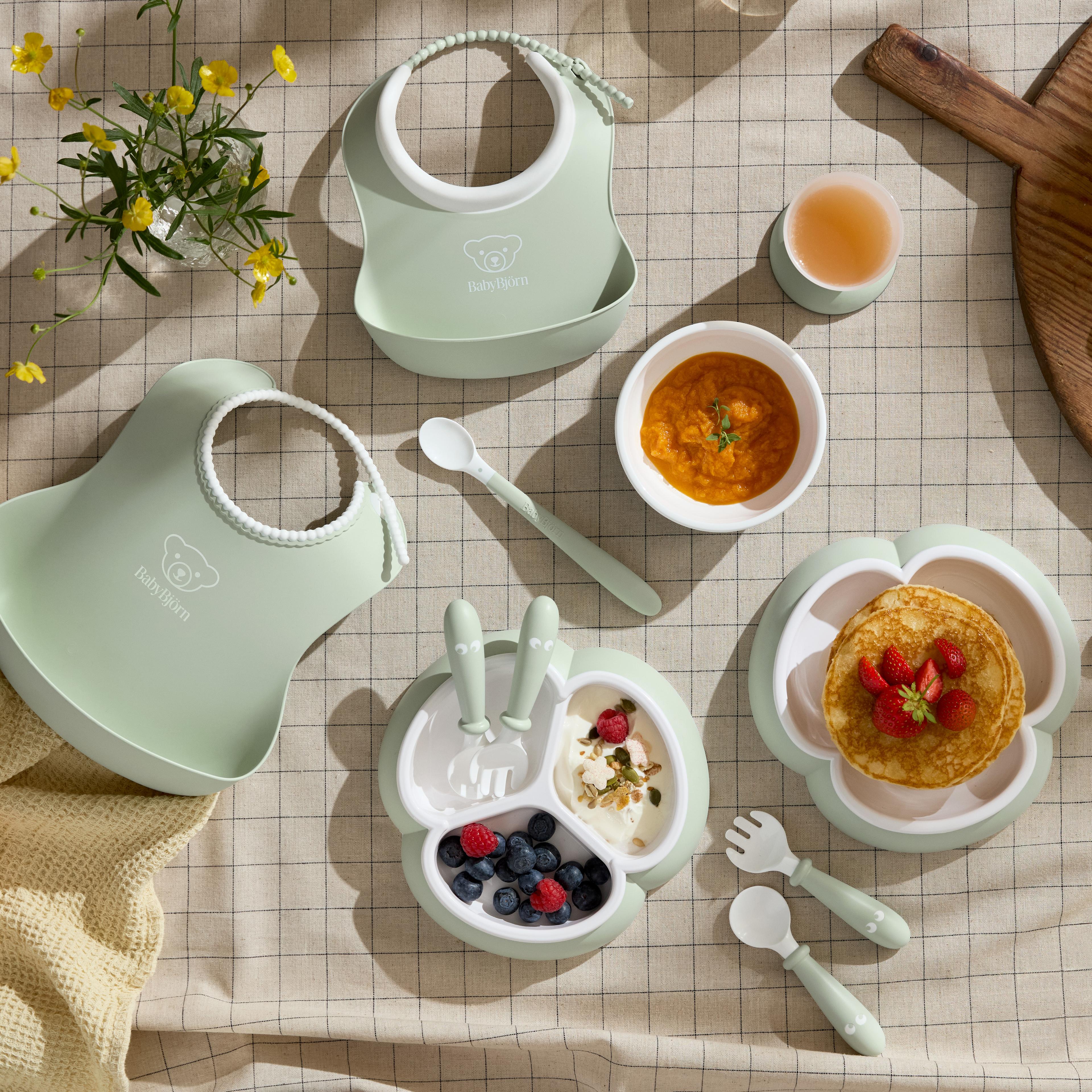 Kitchen products in pastel green BabyBjörn