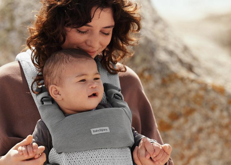 Baby Carrier bib for protecting the carrier - BabyBjörn